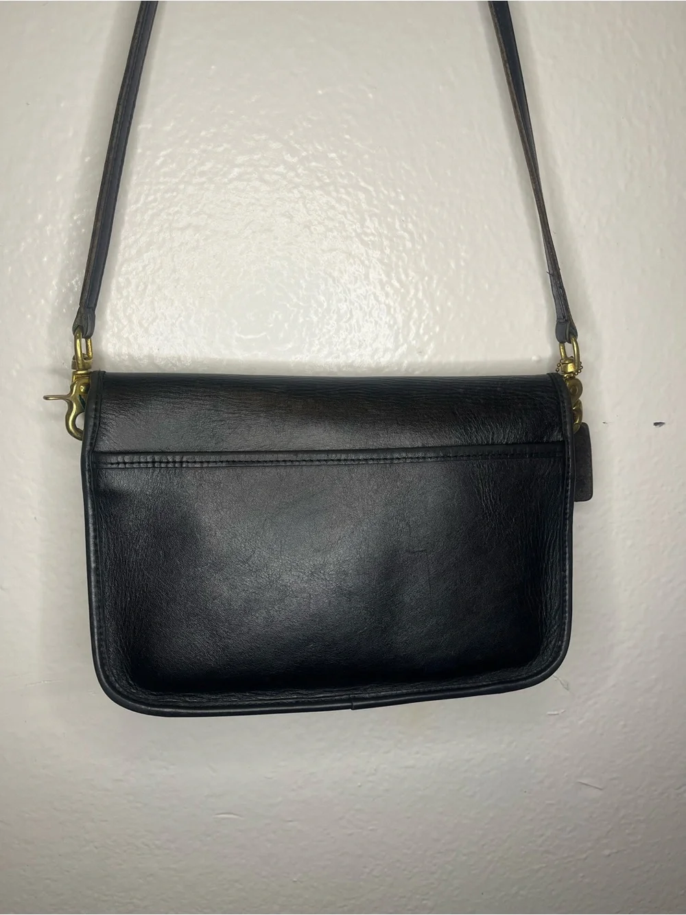 Vintage Hunt Club Black Leather Shoulder Bag with Gold Hardware